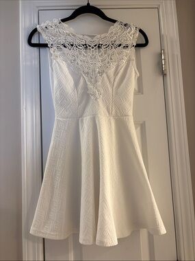 Elegant White Lace Dress with Bow on Back